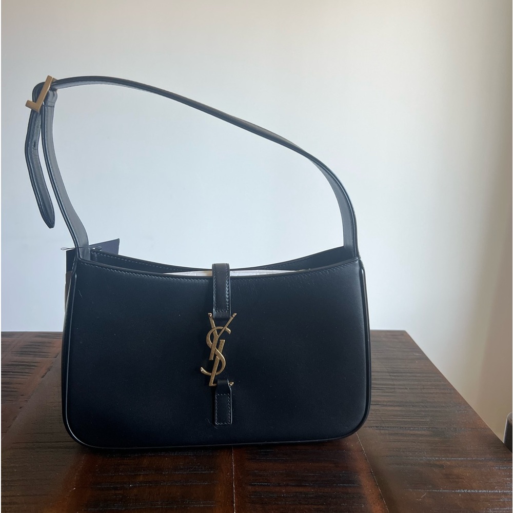 SAINT LAURENT LE 5 À 7 IN SMOOTH LEATHER BLACK